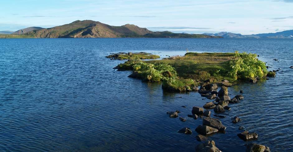 Blick über den See Þingvallavatn in Island