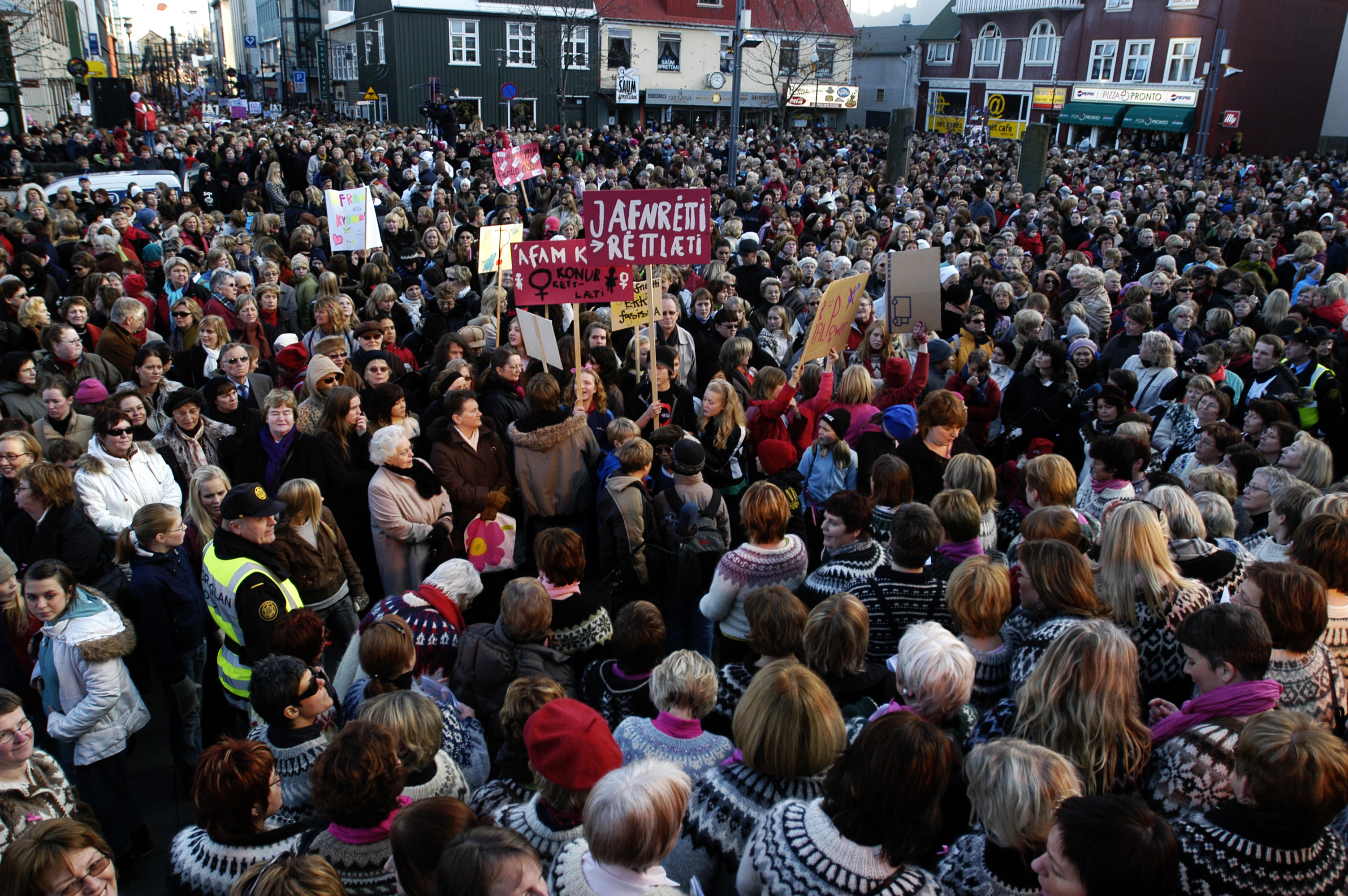 Kvennaverkfall - Frauenstreik in Reykjav&iacute;k Foto Johannes Jansson norden.or