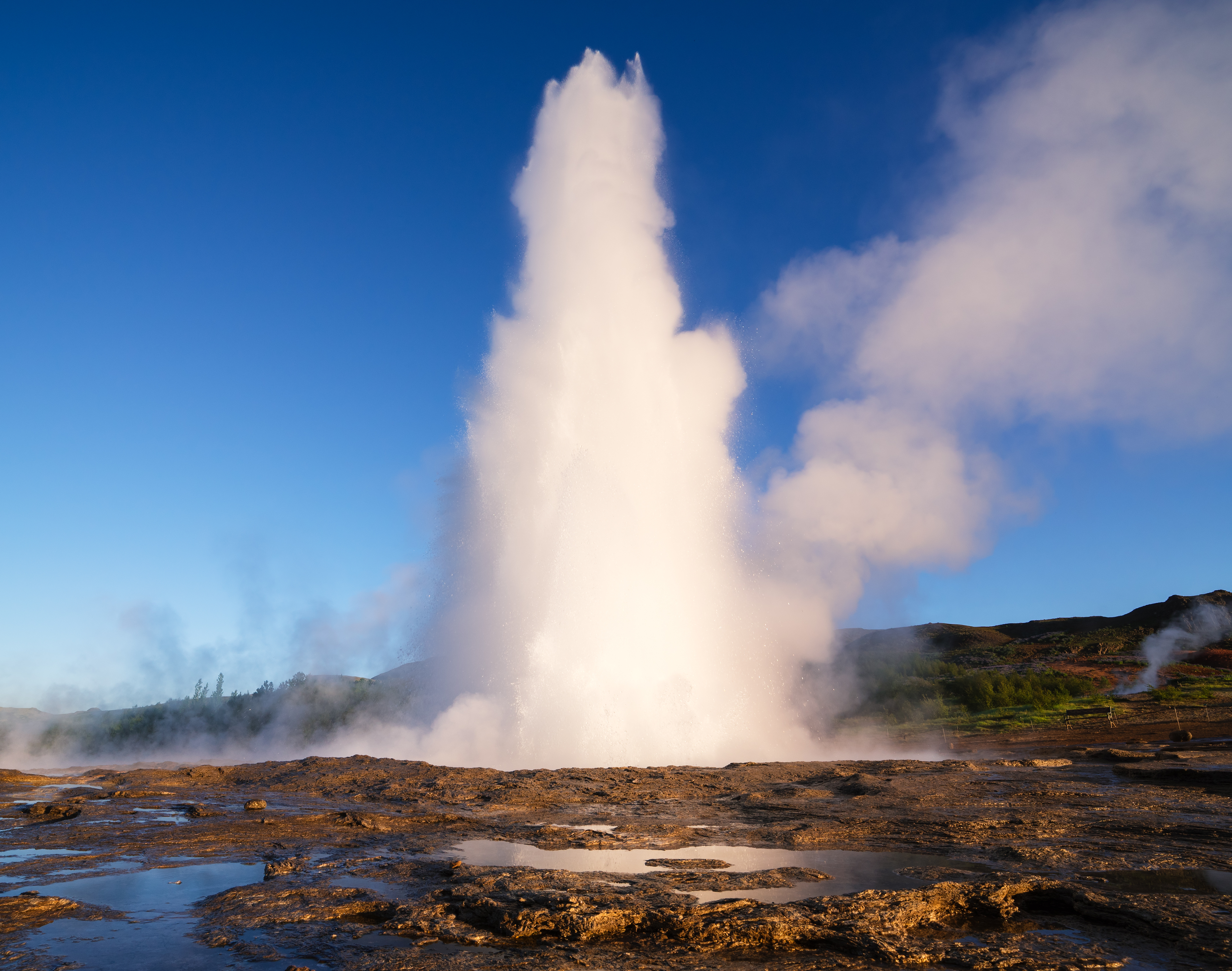 Ausbrechender Geysir