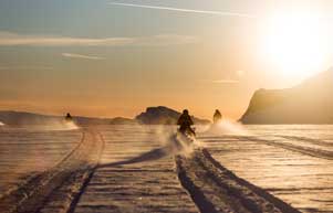 Schneemobilfahrt auf dem Gletscher in Island