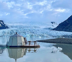 Gletscherlagune Fjallsárlón – AuroraHuts