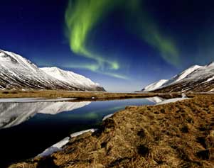 Nordlichter über dem Heðinsfjord