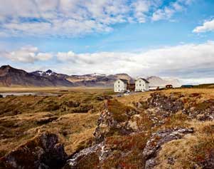 Das charmante Hotel Buðir liegt idyllisch am Fuße des Snæfellsjökulls.