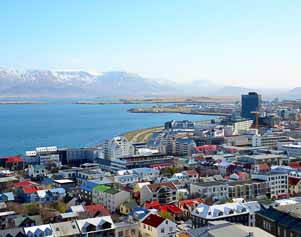 Hauptstadt Islands Reykjavik mit Bergen