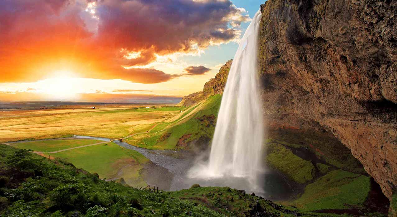 Wasserfall Seljalandsfoss im Südisland